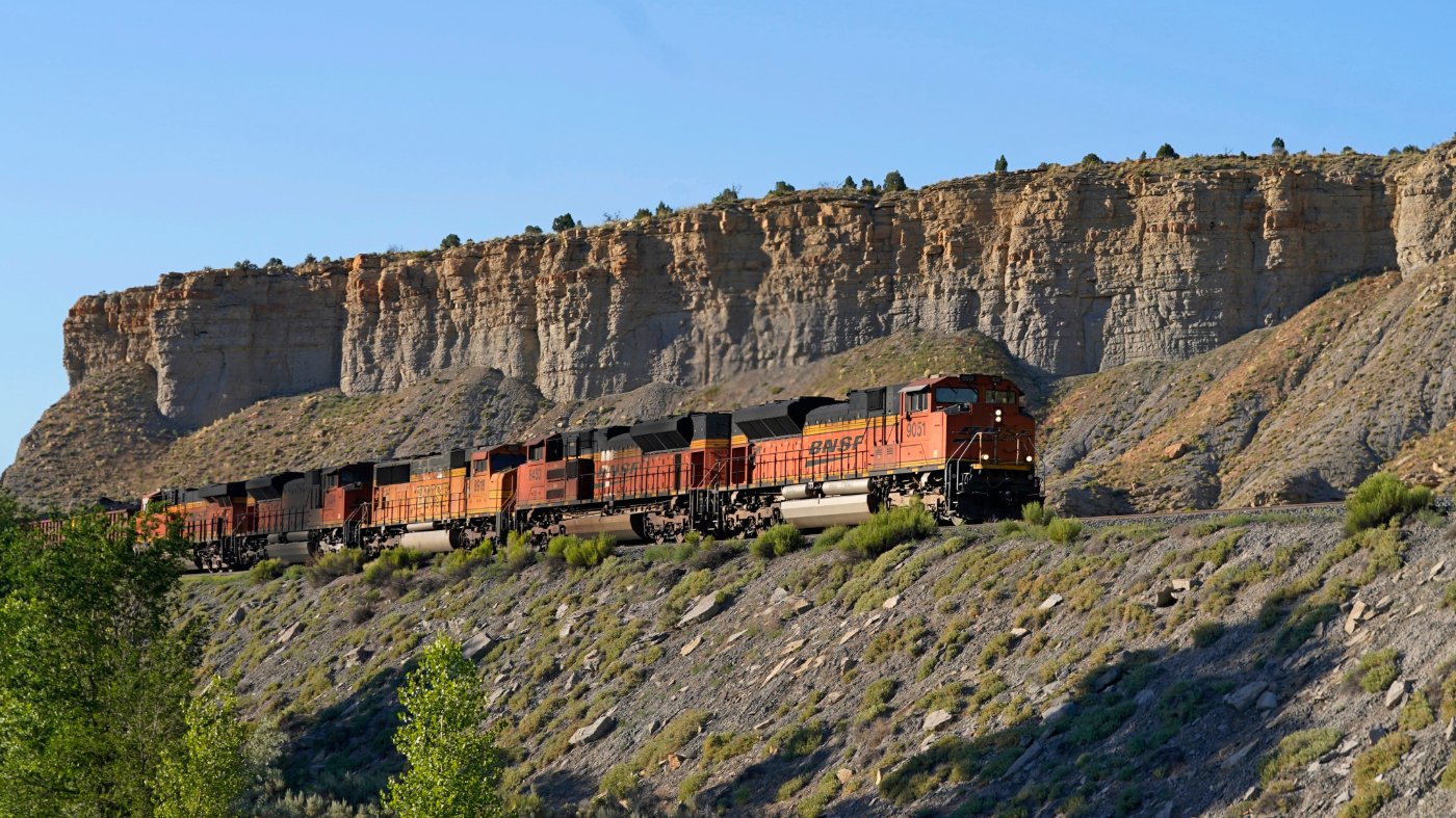 Appeals Court Backs Two-Person Train Crew Rule, Rejects Railroad Challenge