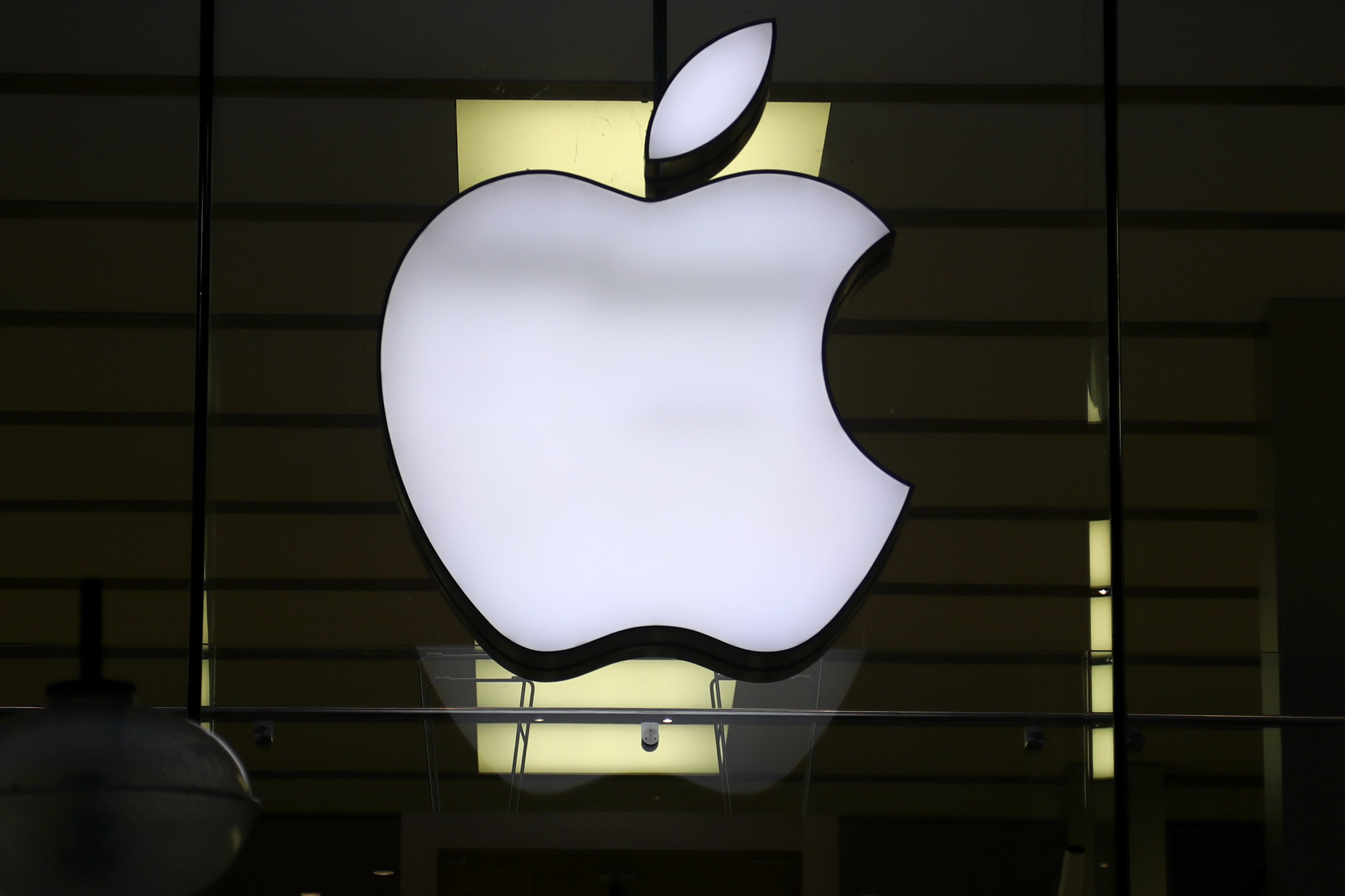 Apple Rushes to Supreme Court to Halt Contempt Ruling in Epic Games Feud