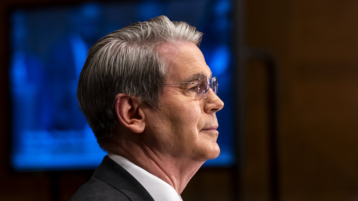 Bessent Backs Fed Patience on Rates Amid Iran Conflict, Signals Future Cuts