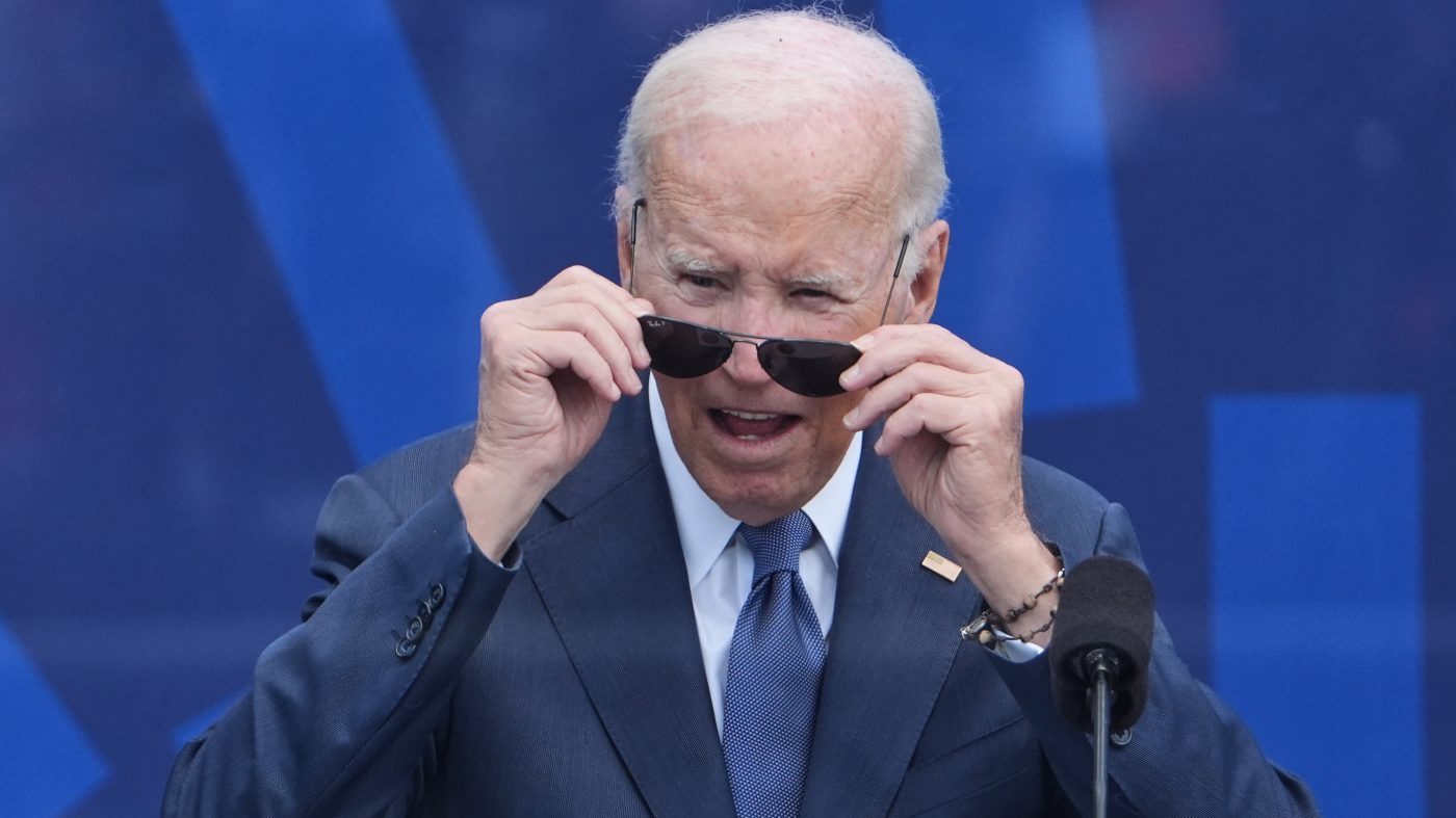 Biden Blasts Trump's Washington Renovations as 'Vanity Projects' at Democratic Gala
