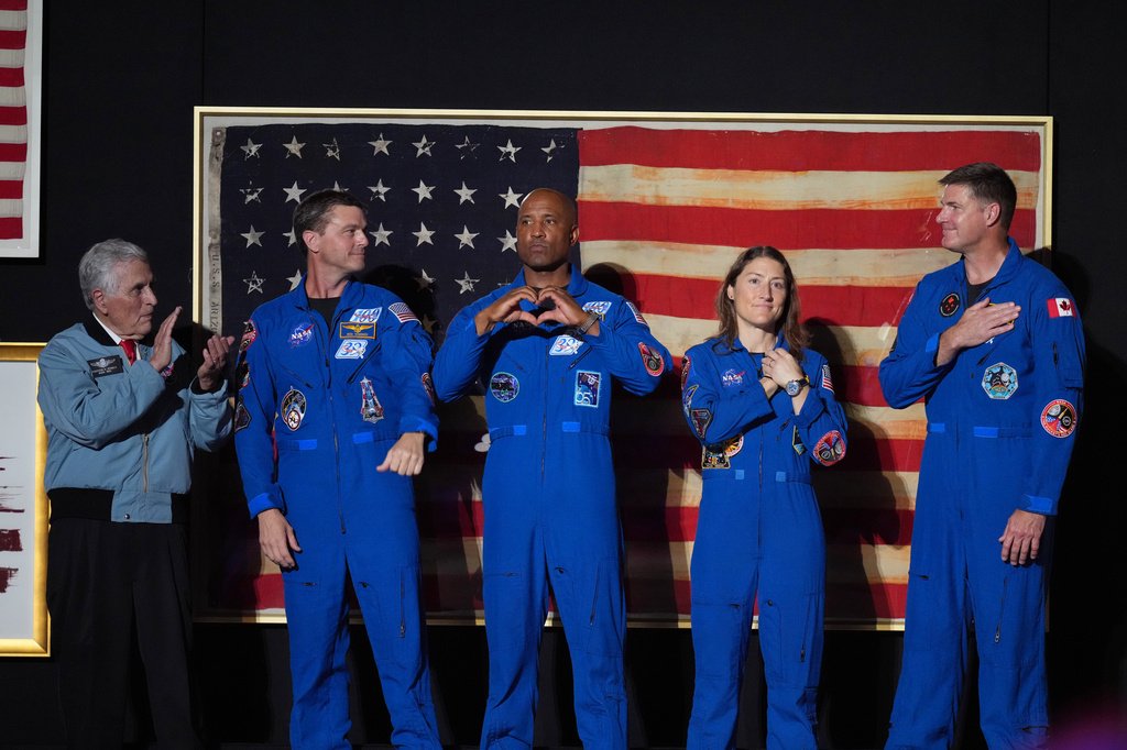 Bipartisan Bill Seeks Congressional Gold Medals for Artemis II Crew
