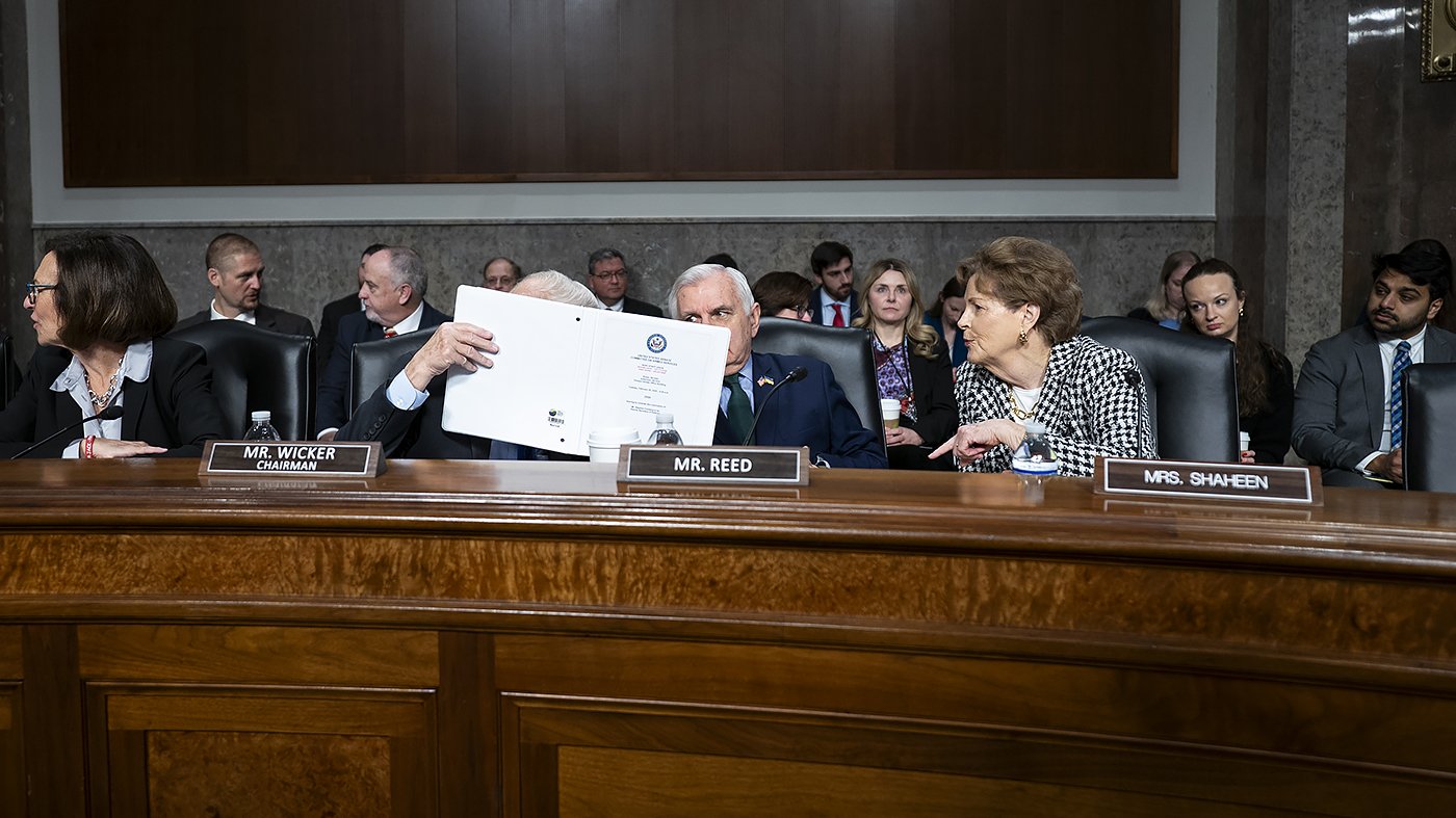 Bipartisan Senators Demand Answers on Sanctioned Russian Officials' Capitol Hill Visit