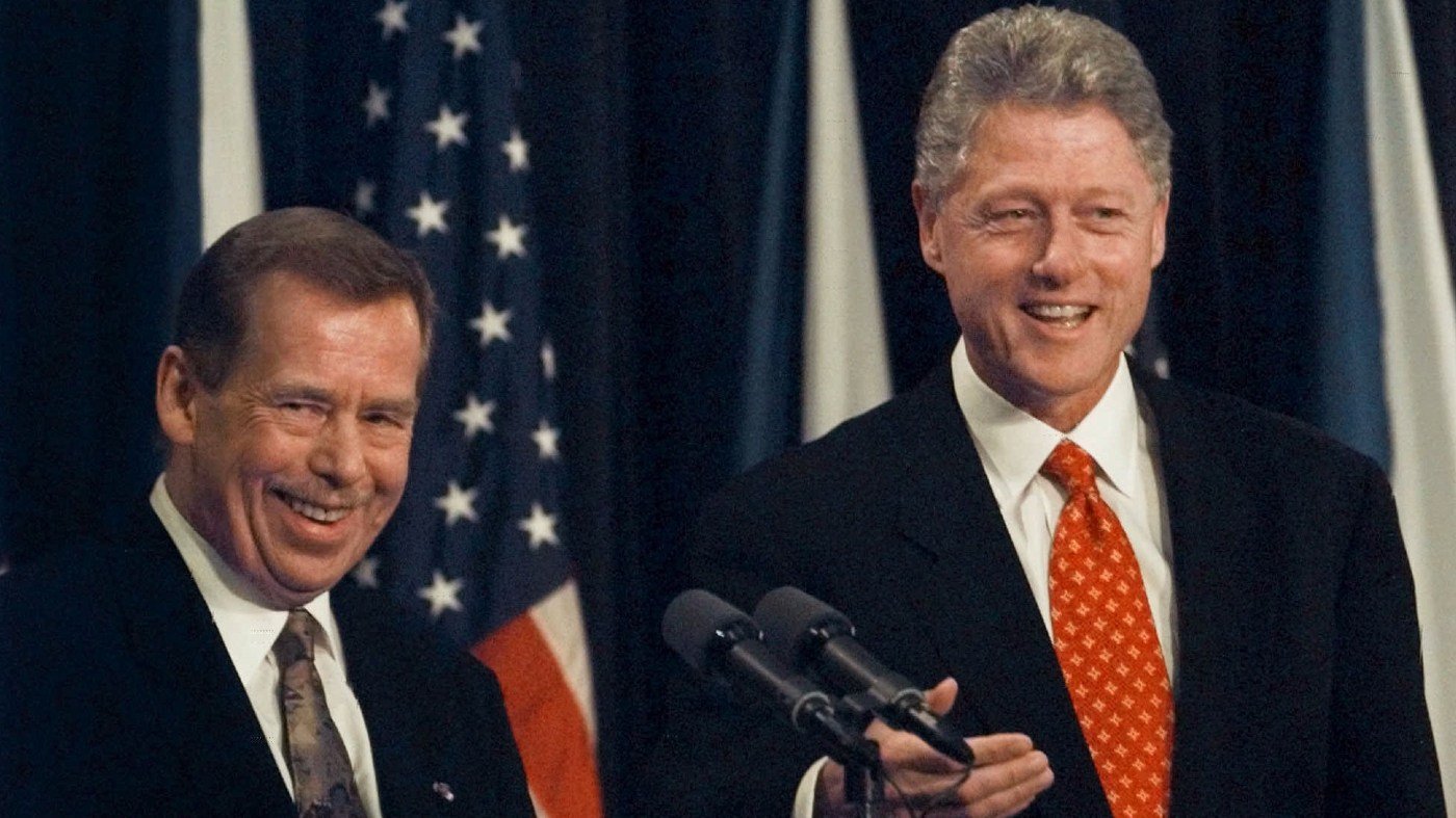 Clinton Revives Sax for Havel's 90th Birthday Tribute
