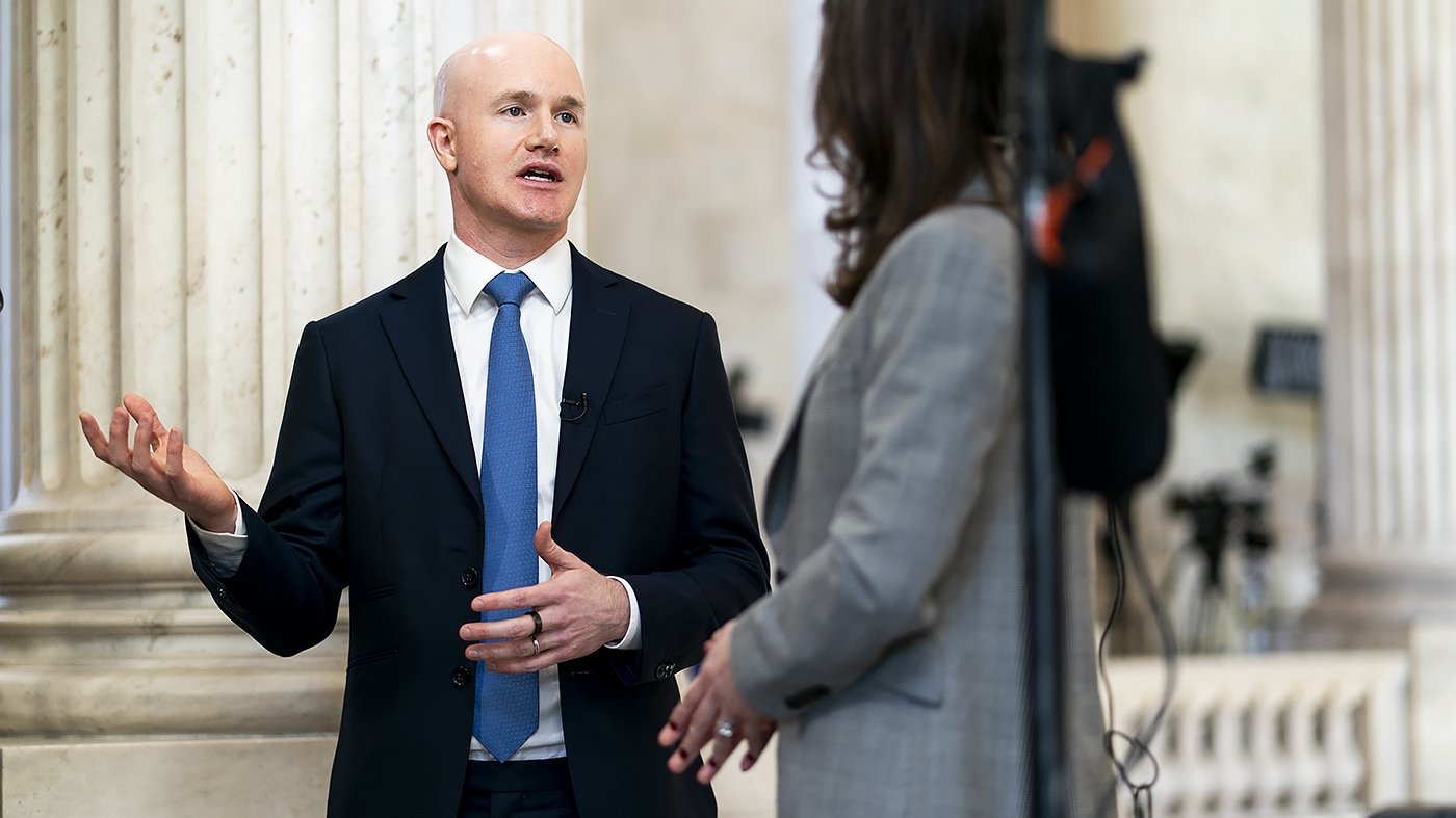 Coinbase Slashes 14% of Workforce as Crypto Downturn and AI Reshape Strategy