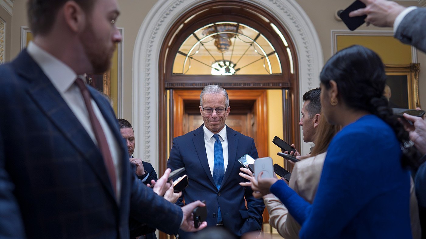 Congress Returns to FISA Fight, DHS Shutdown, and Escalating Expulsion Battles