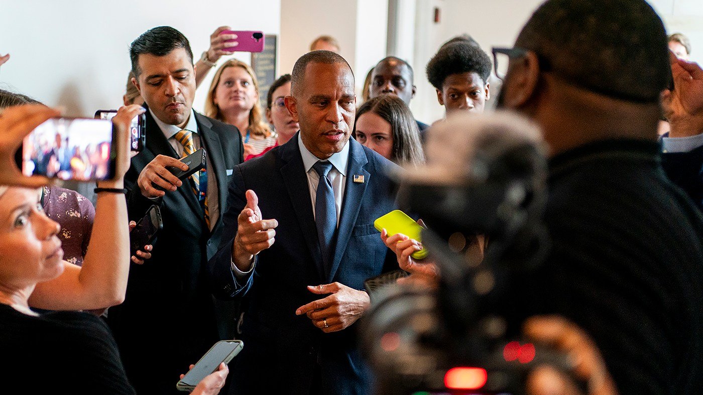 Democrats De-escalate After Centrist Defections, Jeffries Signals Unity