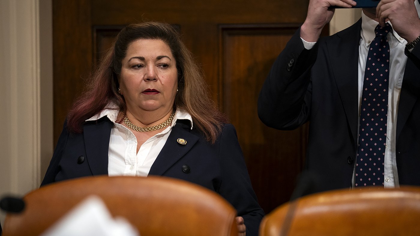 Democrats Escalate Calls for Trump's Removal Over 'Unhinged' Iran Threats