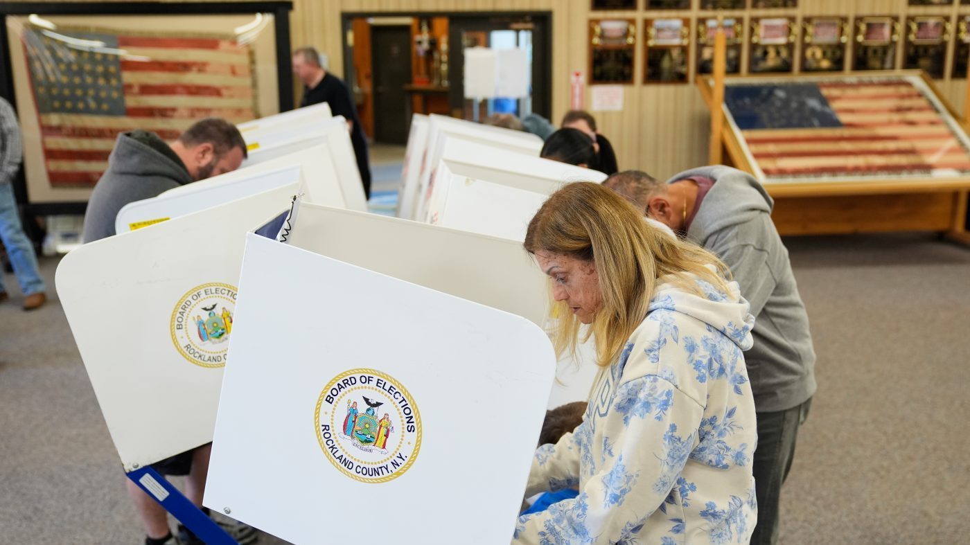 Democrats Lead by 8 Points in Final Pre-Midterm Marist Poll