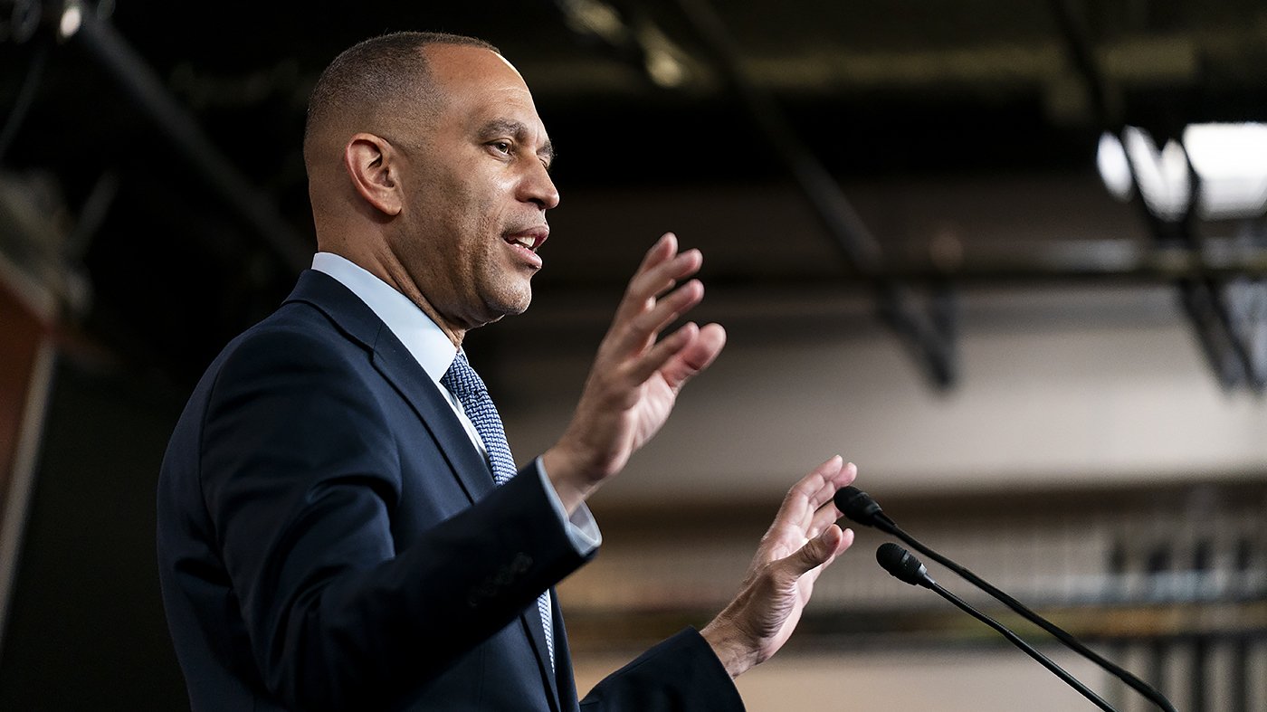 Democrats Near War Powers Win as GOP Defections Mount on Iran Conflict