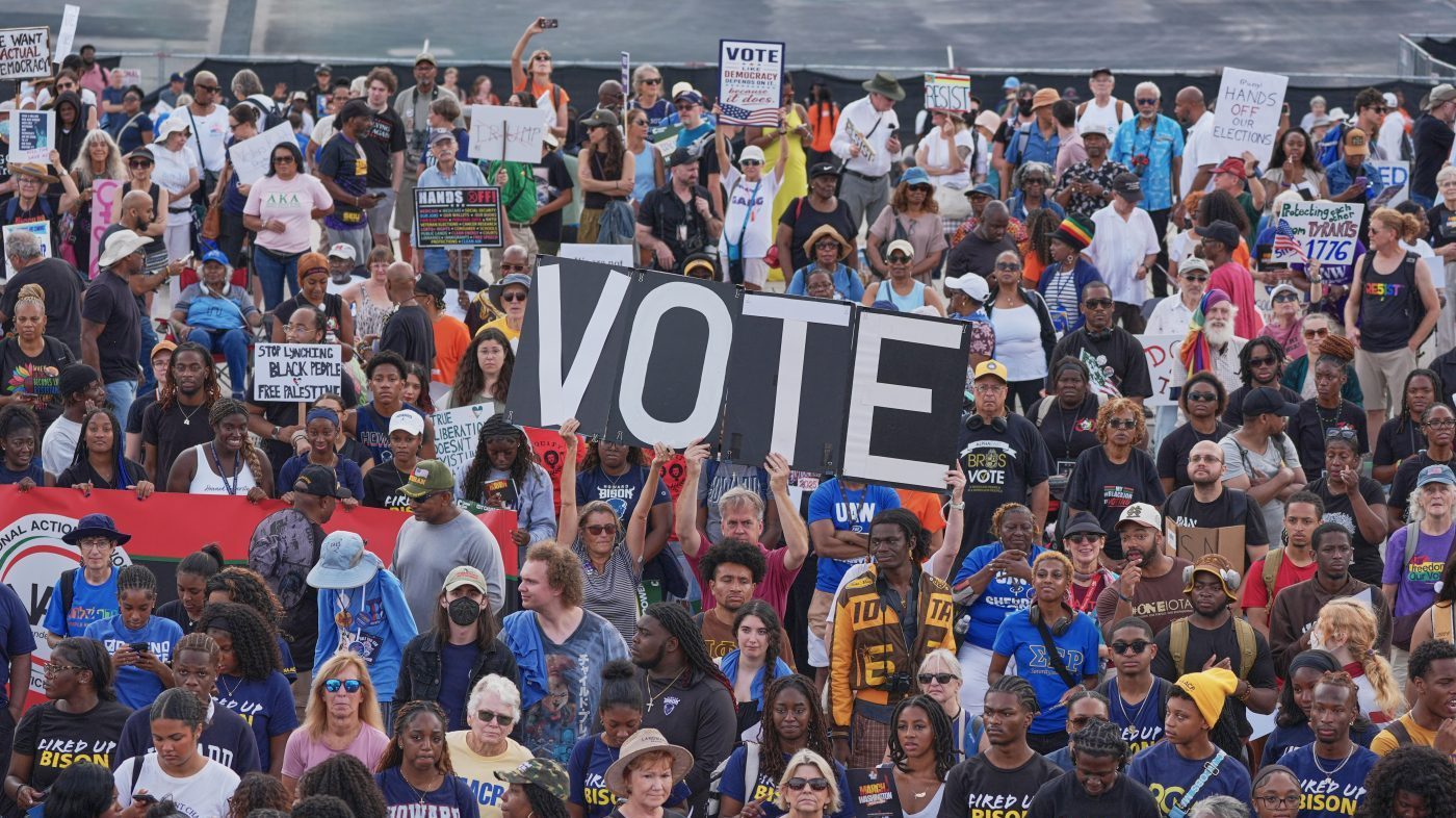 Democrats Rally at 2026 March on Washington, Urge Voters to 'Win It All' in Midterms