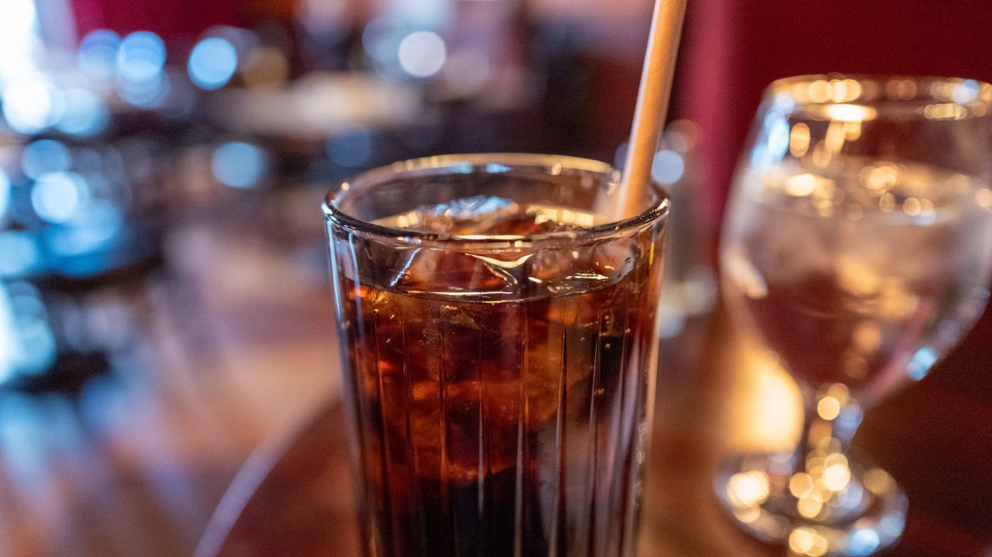 Diet soda matches water for weight loss in two-year trial