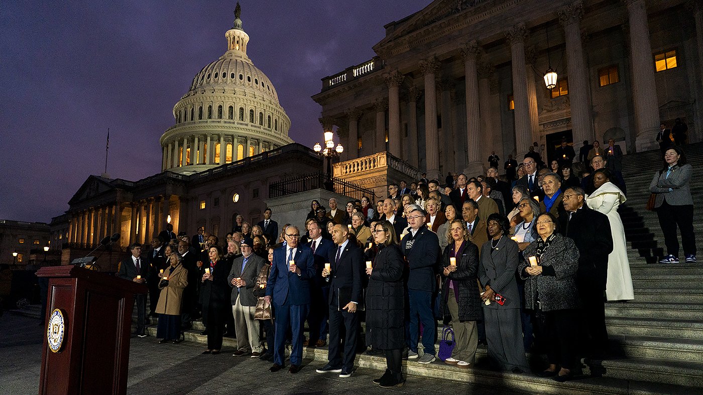 DOJ Argues Jan. 6 Pipe Bomb Suspect Ineligible for Trump's Capitol Riot Pardon