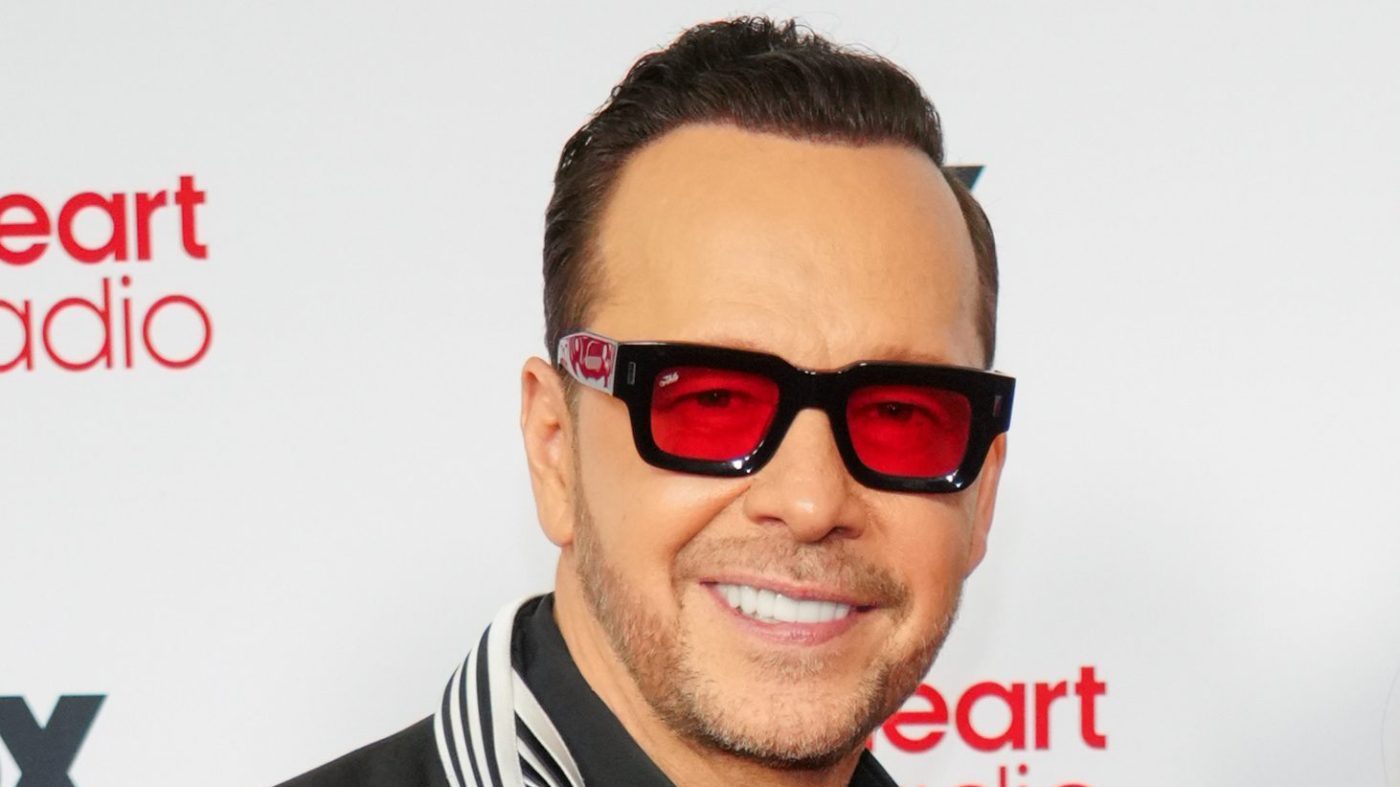 Donnie Wahlberg credits pilots after Las Vegas runway skid