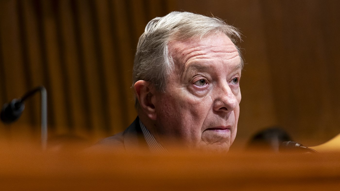 Durbin Challenges Kennedy to Block FDA's Flavored Vape Policy Shift