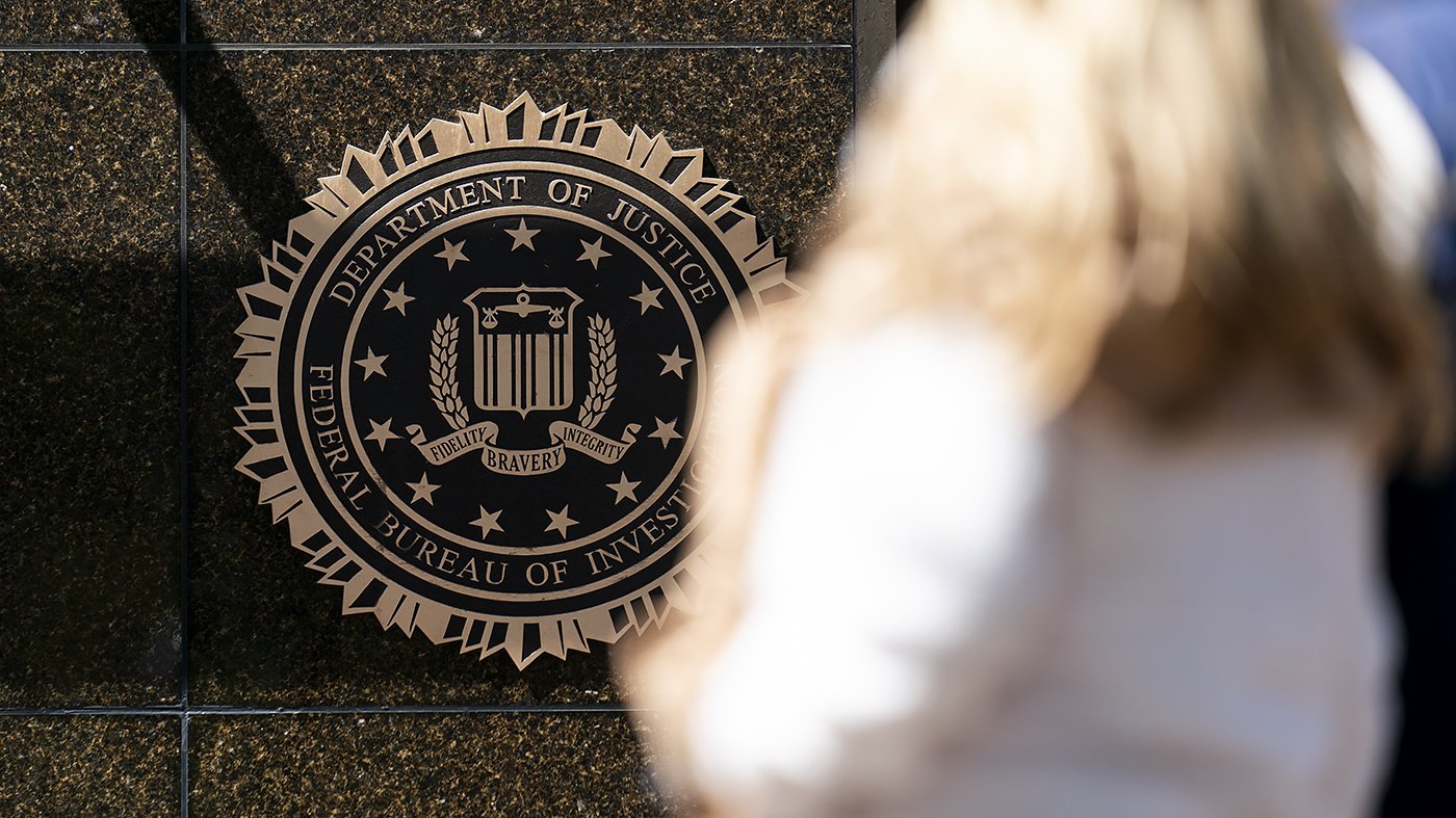 Ex-FBI Supervisor Charged with Stealing $900K in Crypto from Russian-Linked Accounts