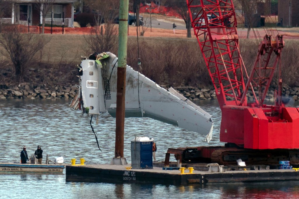 FAA Inaction Blamed for 67 Deaths in DC Midair Collision; Senator Demands Action