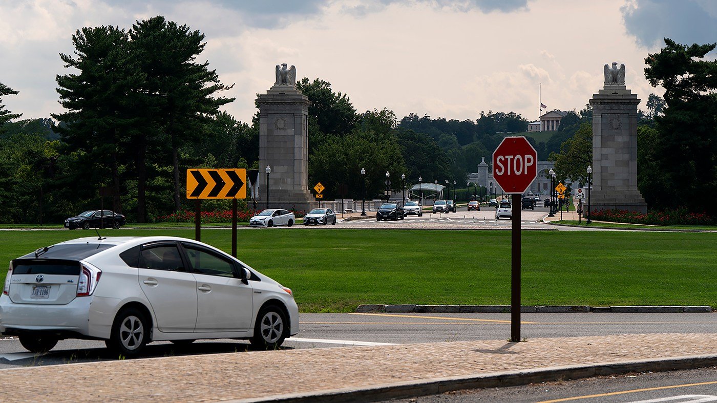FAA mandates eternal flame on Trump's D.C. arch for pilot safety