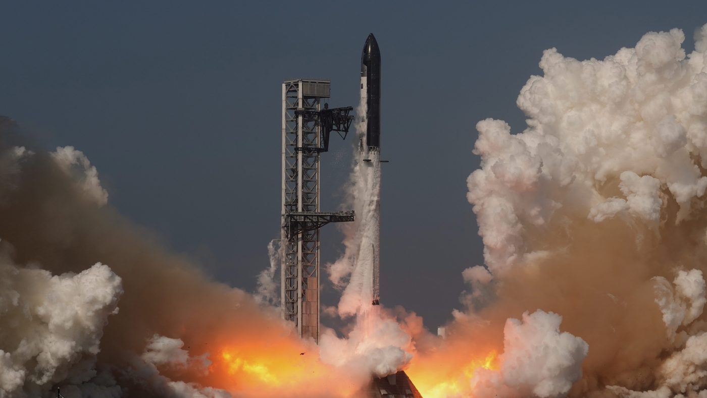 FAA Mandates Probe After SpaceX Starship Booster Crashes into Gulf
