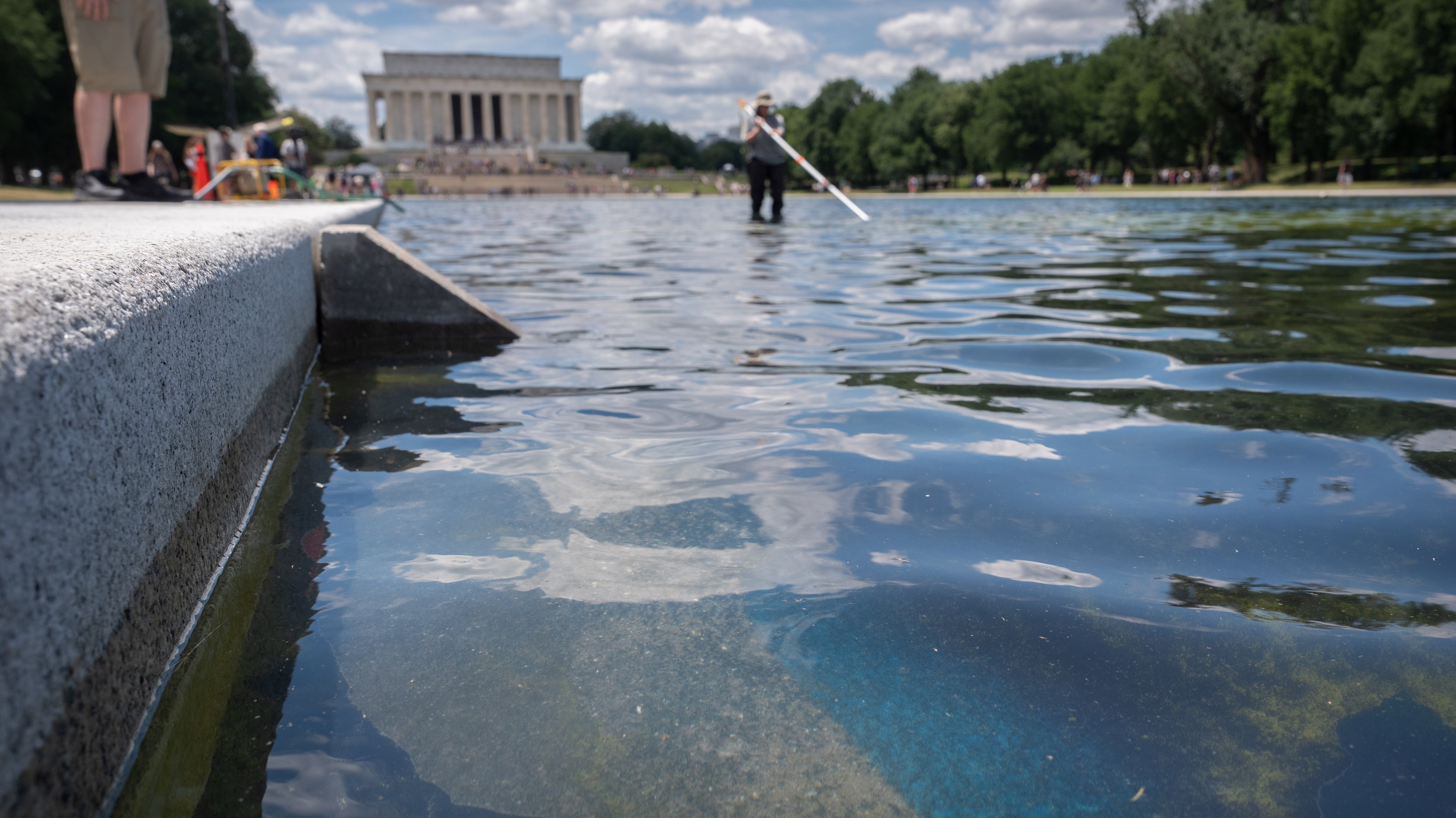 Former Olympic Canoer Indicted for Damaging Lincoln Memorial Reflecting Pool
