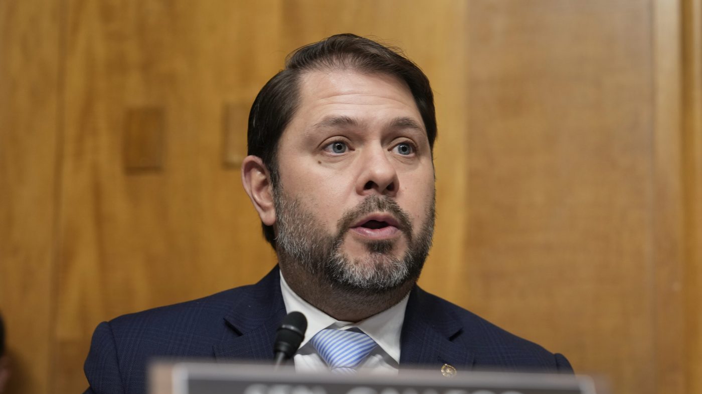 Gallego bill would force parental sign-off for teen social media accounts