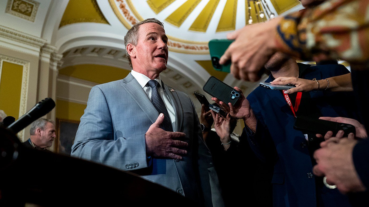 GOP Data Center Backlash Threatens Midterm Races as Voters Balk at Power Bills