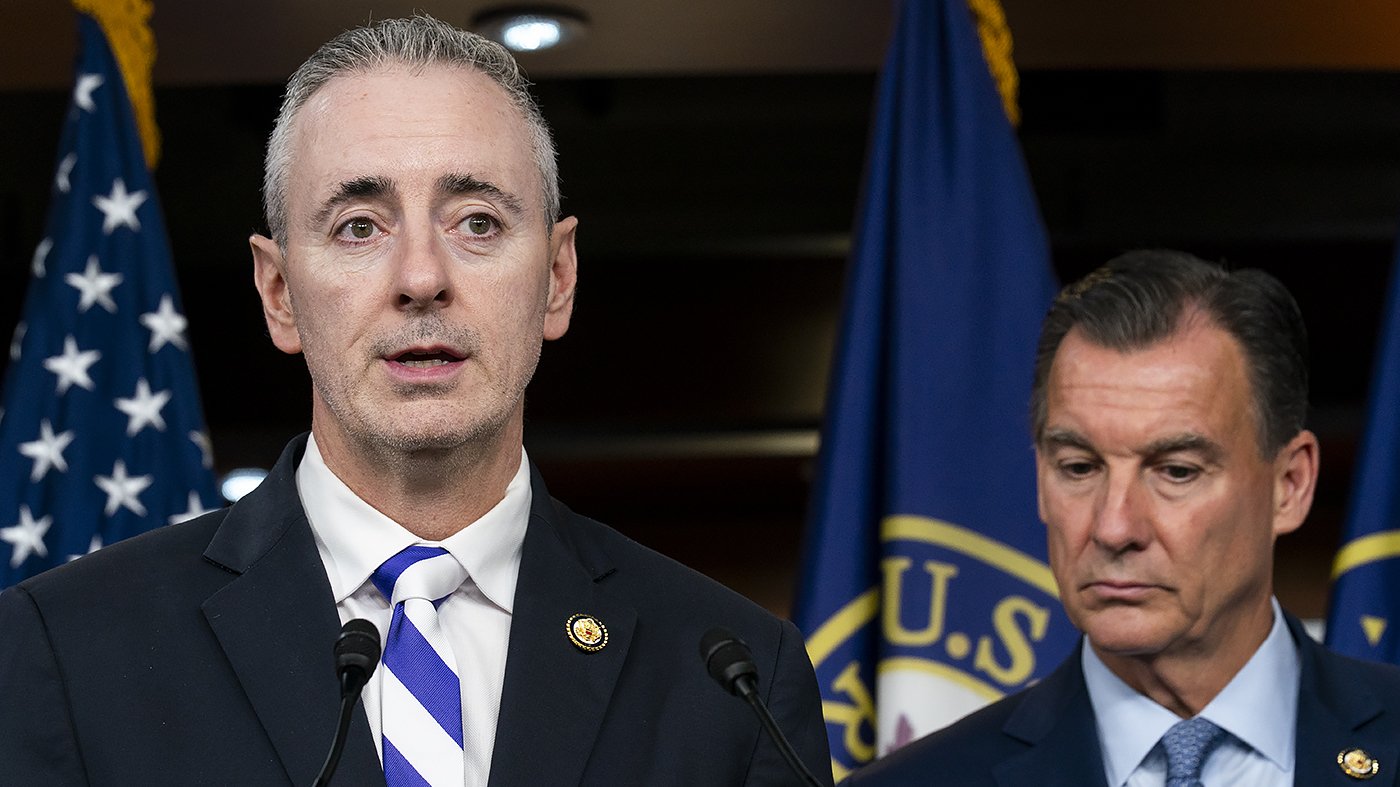 GOP Fury Over $1.8B DOJ Fund Derails Trump Border Bill