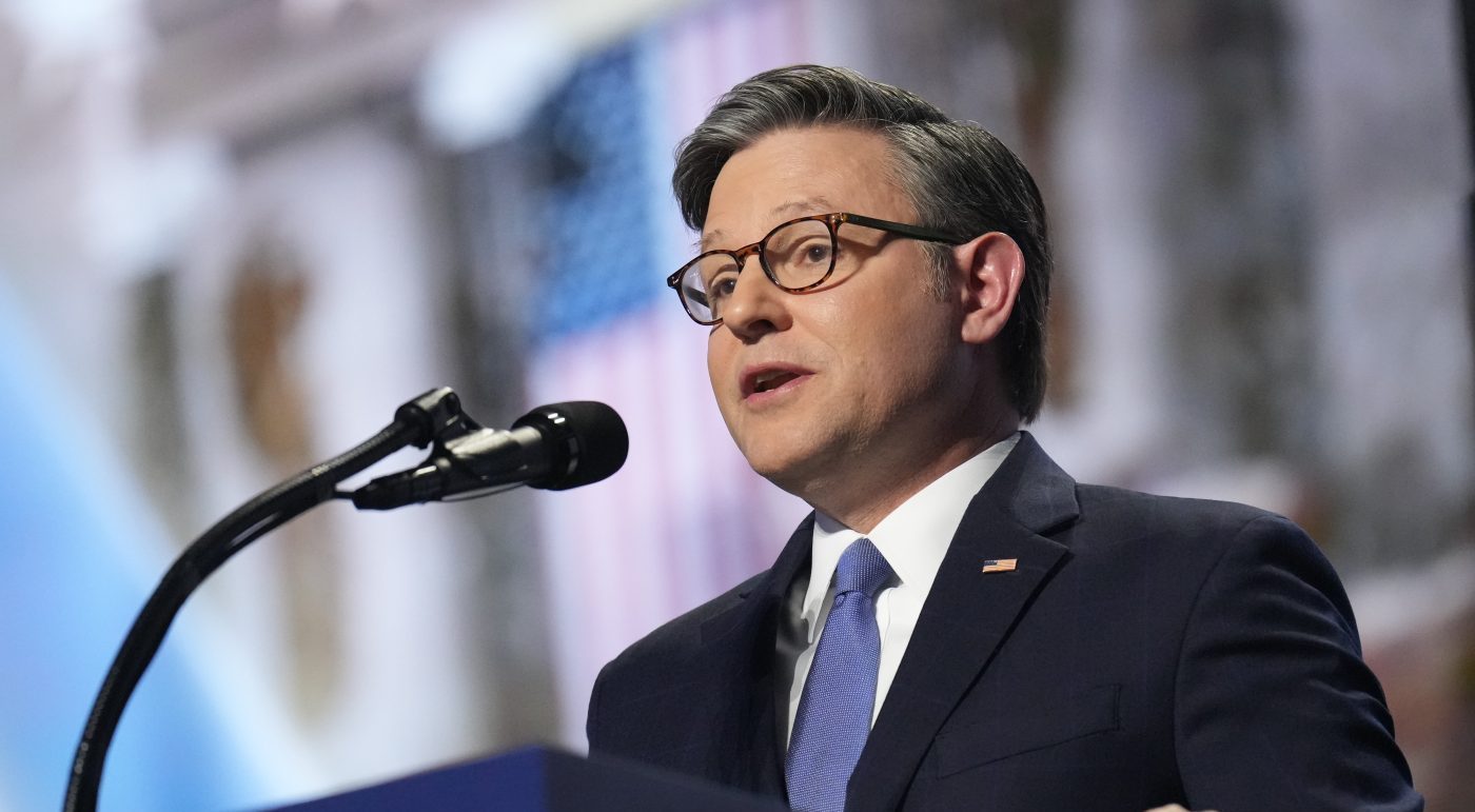 GOP's Midterm Strategy: All-In on Trump Despite Economic Risks