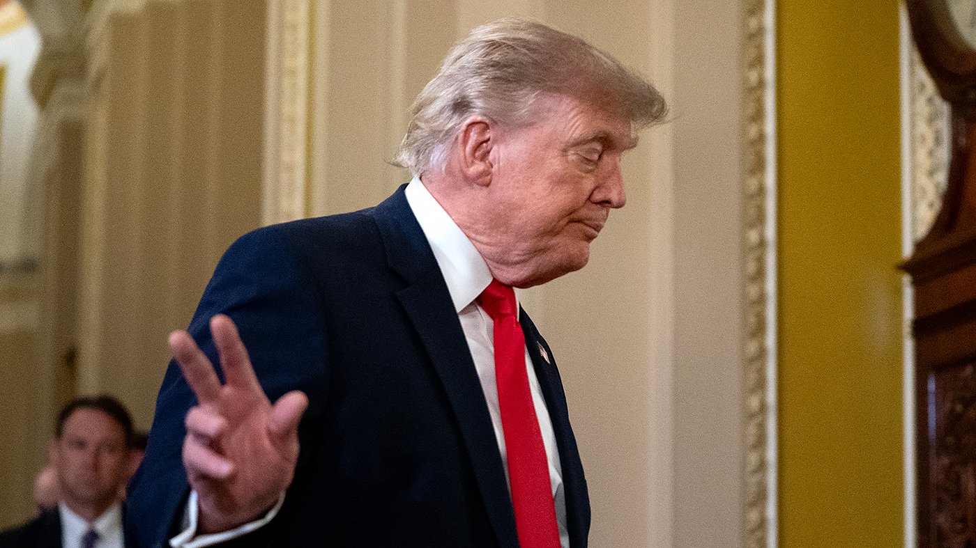 GOP Senators Sound Alarm: Trump's Economic Disconnect Risks Midterm Blowback