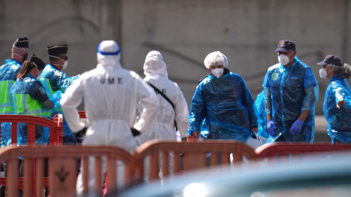 Hantavirus Outbreak on Cruise Ship: Evacuations Begin After Three Deaths