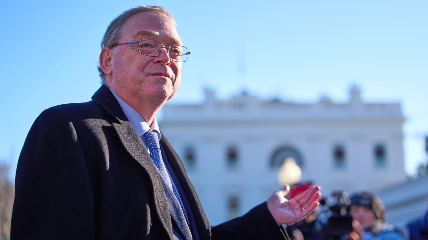 Hassett downplays Trump's threat to halt trade over Fed rates
