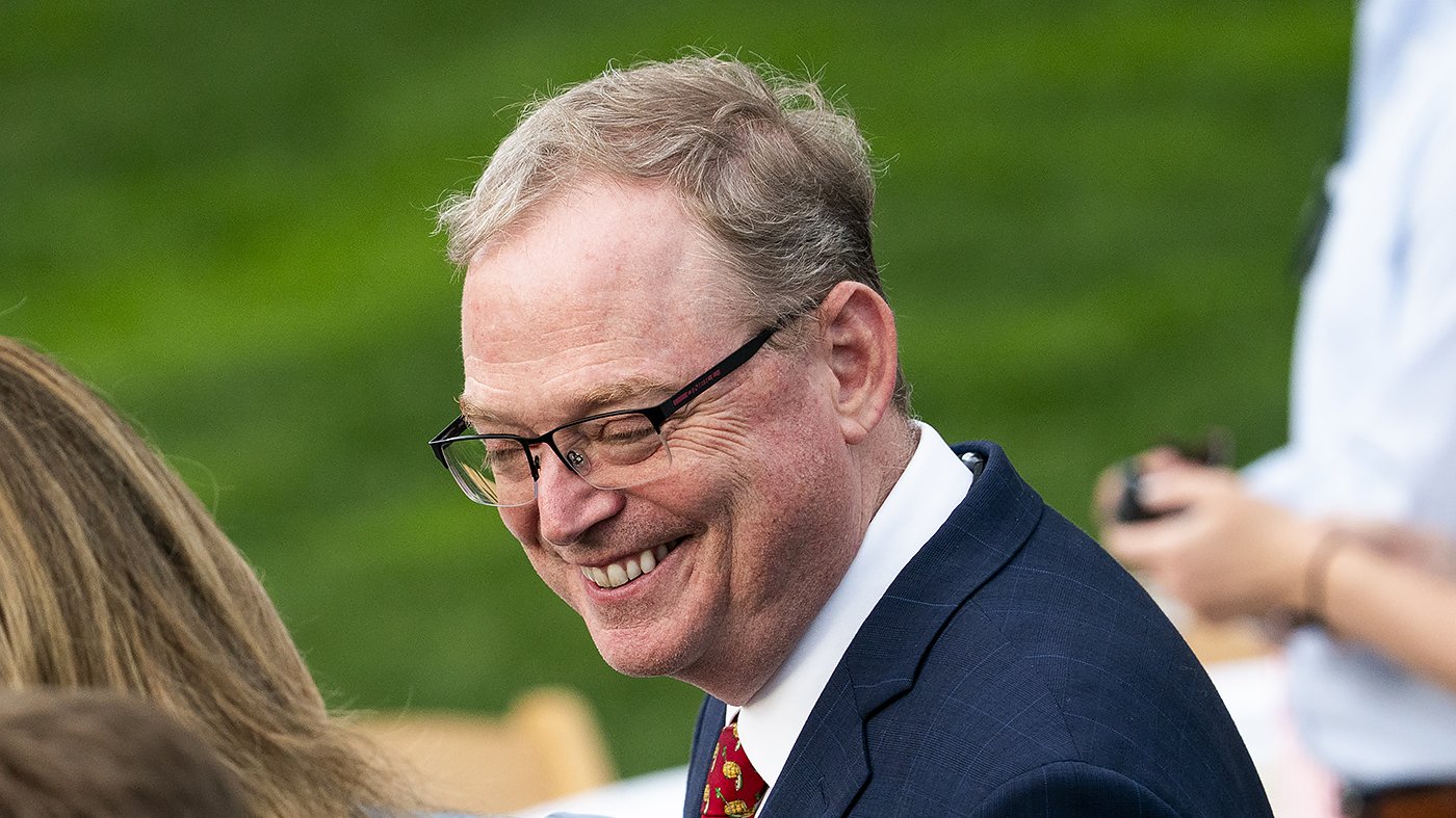 Hassett: Strait of Hormuz Oil Flow Could Resume in 1-2 Months