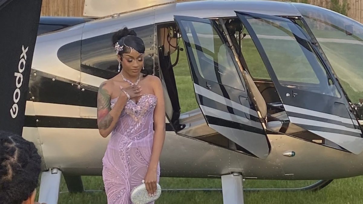 Helicopter Prom Photo Op in Chicago Suburb Sparks Safety Clash Between Mayor and Park Chief