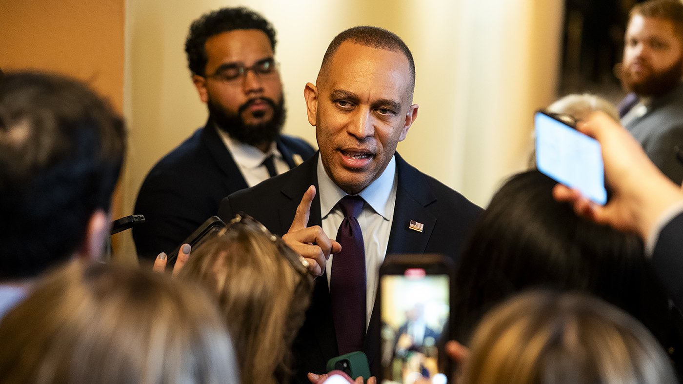 House Democrats Offer Rule Support as GOP Splits Over DHS Funding Bill