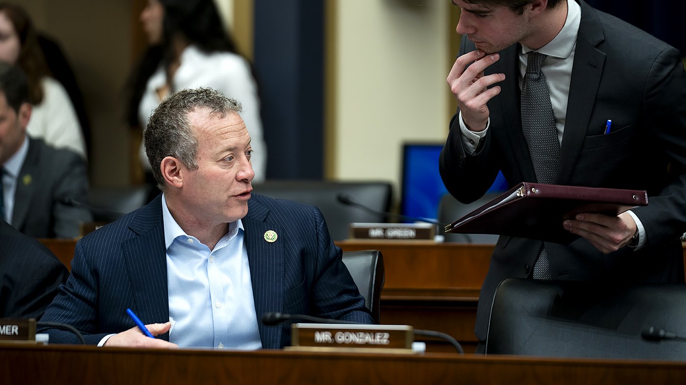 House Democrats Plan Rapid-Fire Votes to Force GOP Stand on Iran War Powers