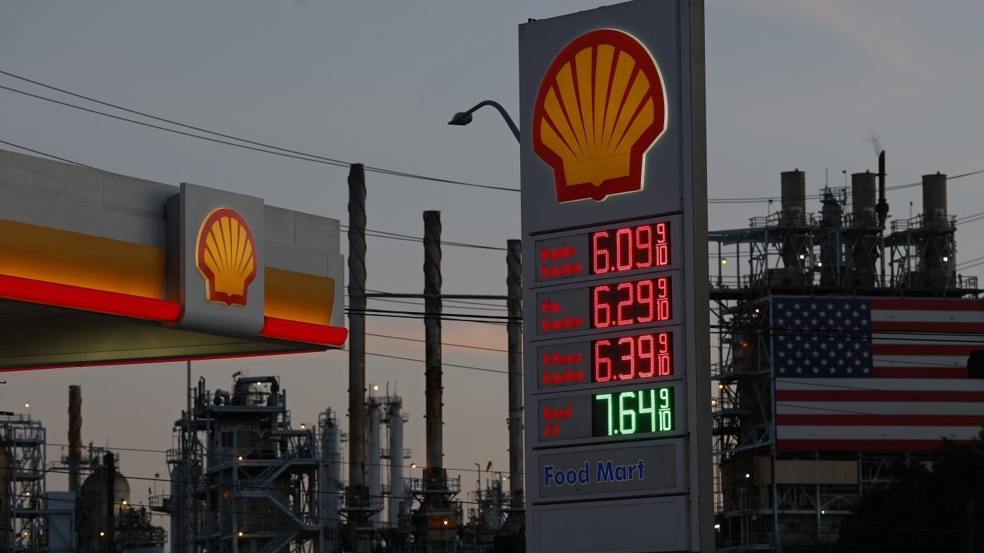 Houthi attacks on Saudi pipeline send oil prices soaring