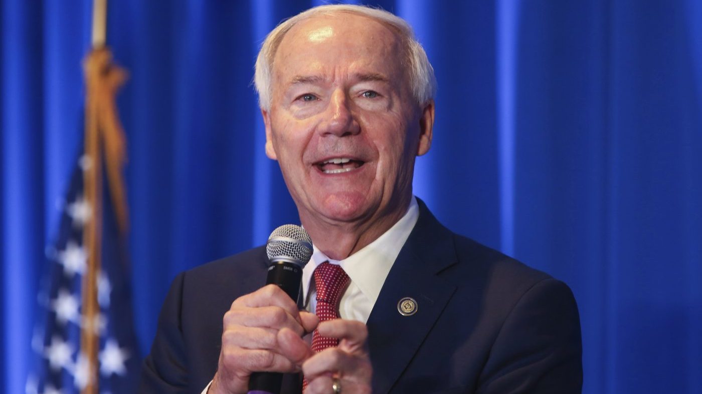 Hutchinson Criticizes NRSC Data Center Memo as Alarmist