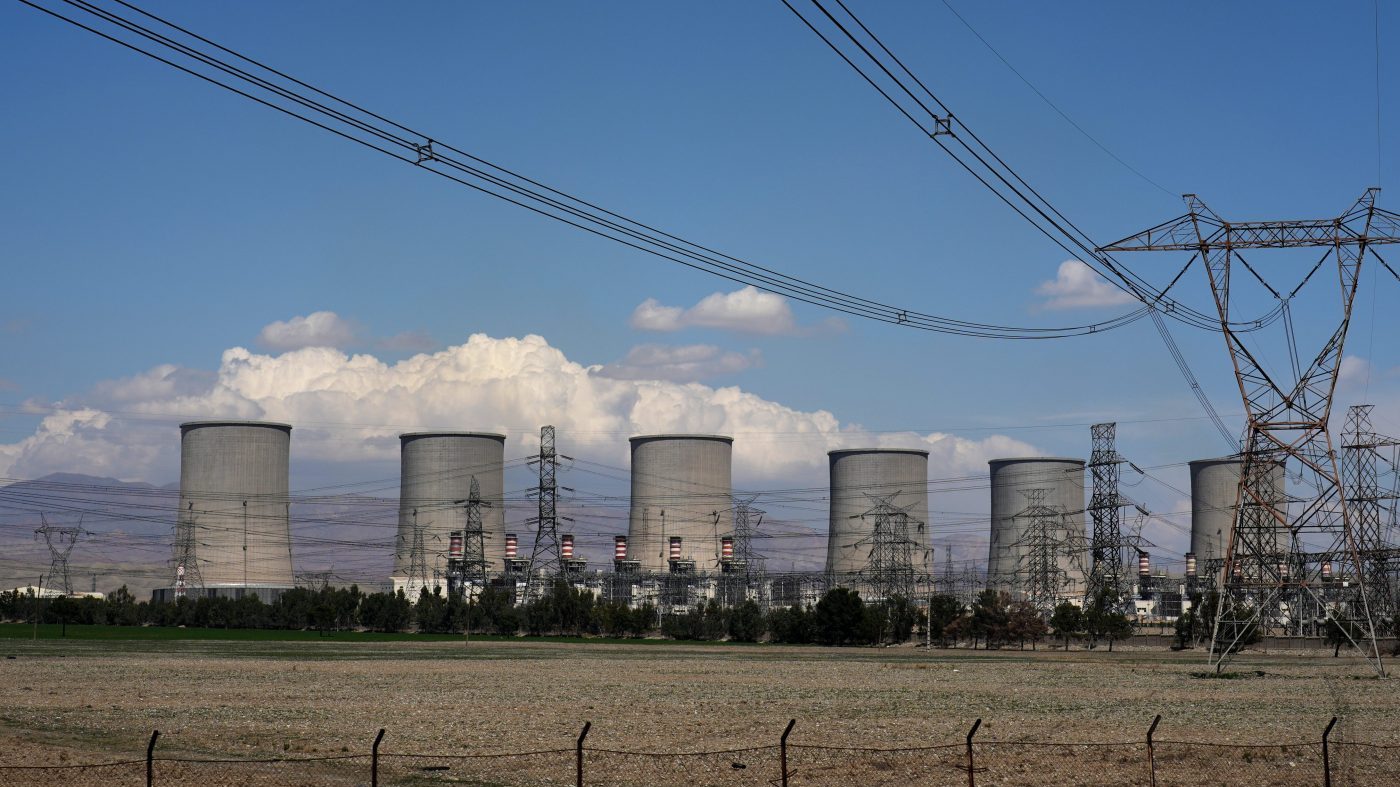 Iran Mobilizes Civilians as Human Shields Ahead of Trump's 8 PM Ultimatum