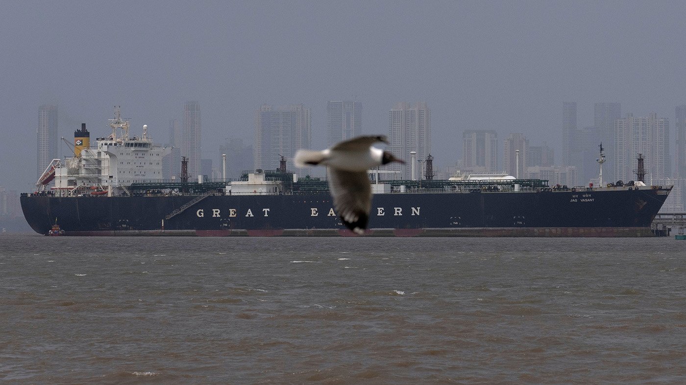 Iran's Strait of Hormuz 'Toll' Strategy Tests Trump's War Exit Amid Soaring Oil Prices