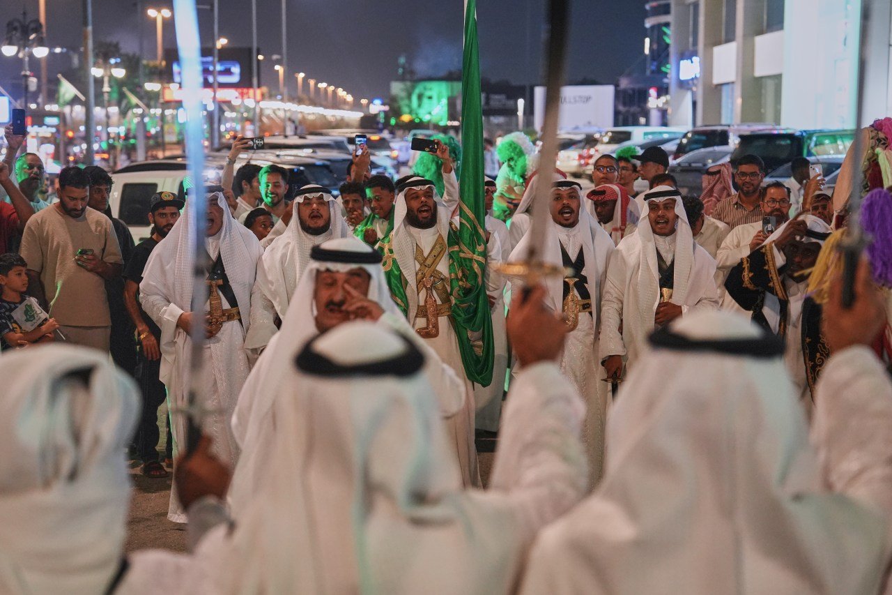 Iran Signals New Deal on Hormuz and Nuclear Talks; Saudi Cleric Urges Defense