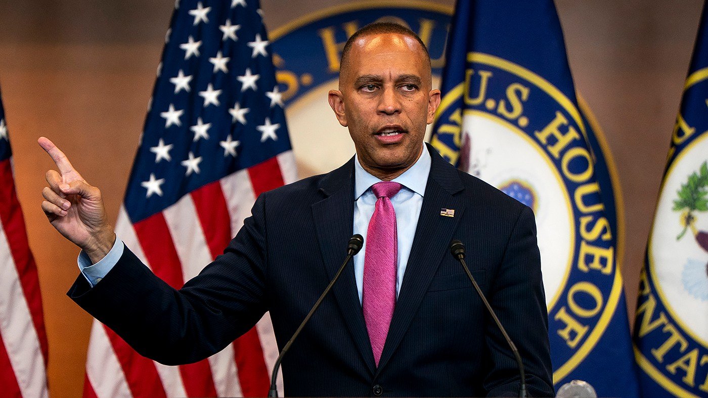 Jeffries demands GOP keep House in session to tackle AI risks