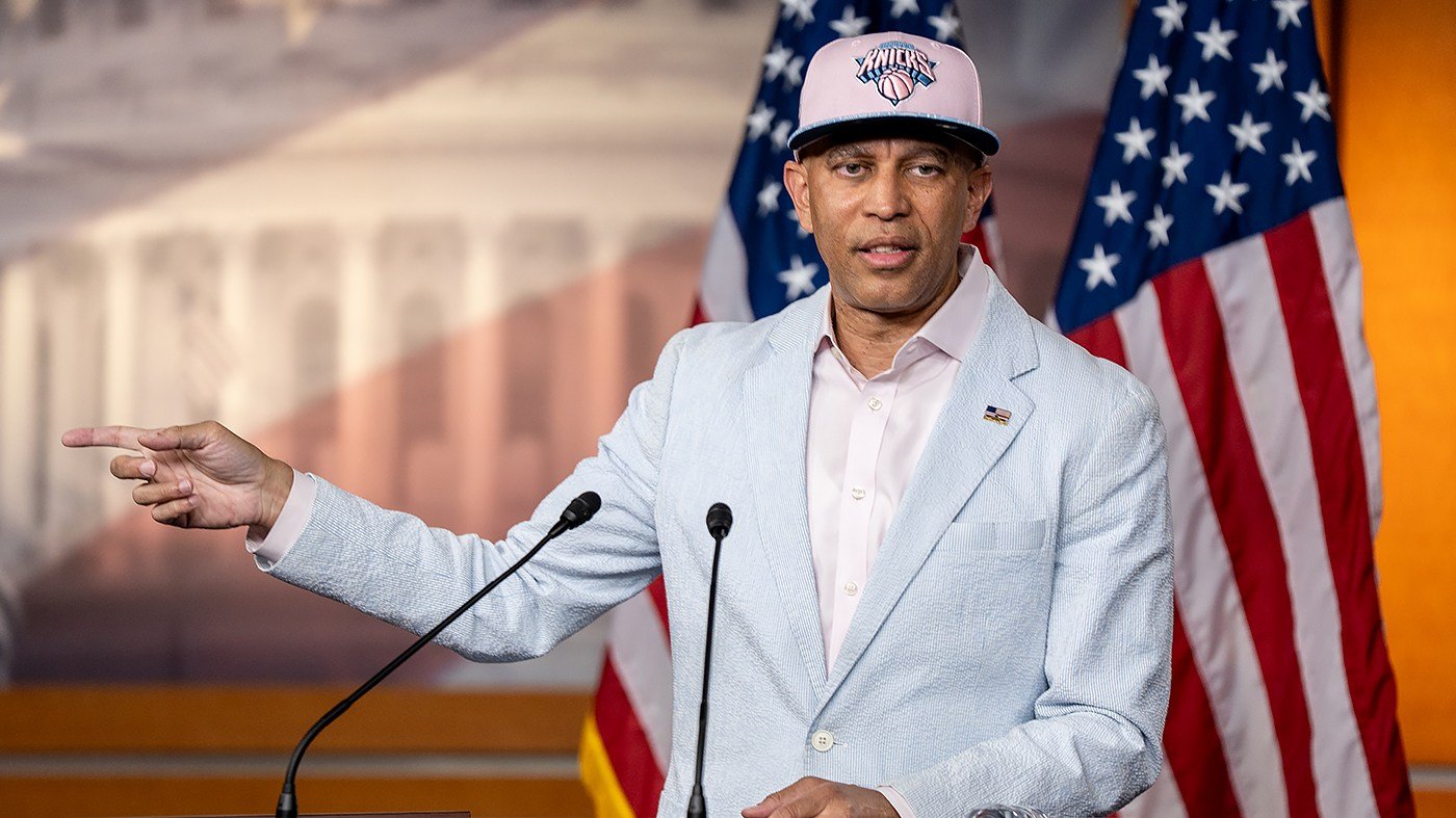 Jeffries hits back at critics over Kushner sit-down: 'No pass' for Trump circle