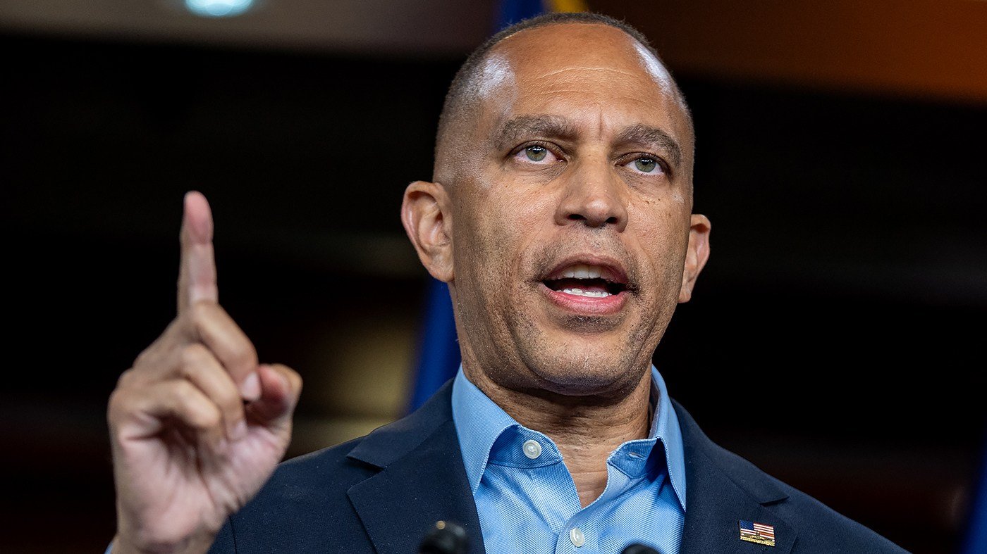 Jeffries pushes Congress for urgent AI safeguards