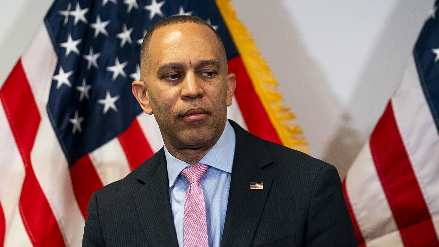Jeffries Rules Out Impeachment Push if Democrats Retake House