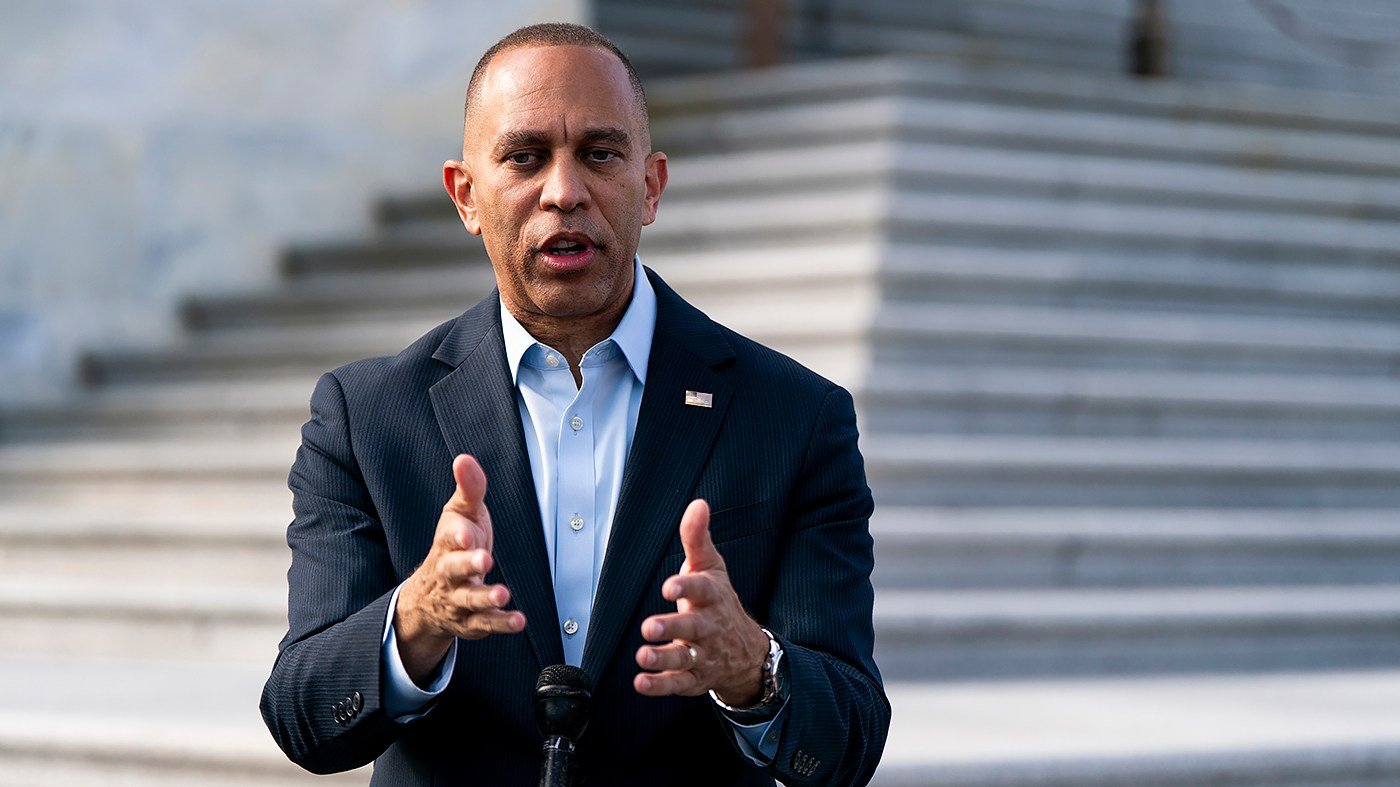 Jeffries Stops Short of Backing Hegseth Impeachment