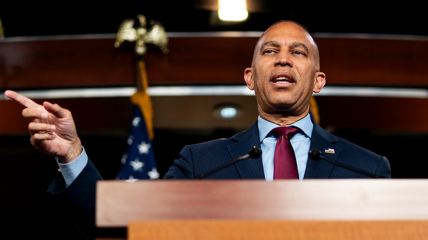 Jeffries to Press Trump on AI Risks as Midterms Loom