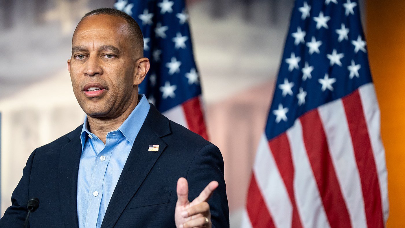 Jeffries Warns Senate Russia Sanctions Bill Could Empower Trump Tariffs