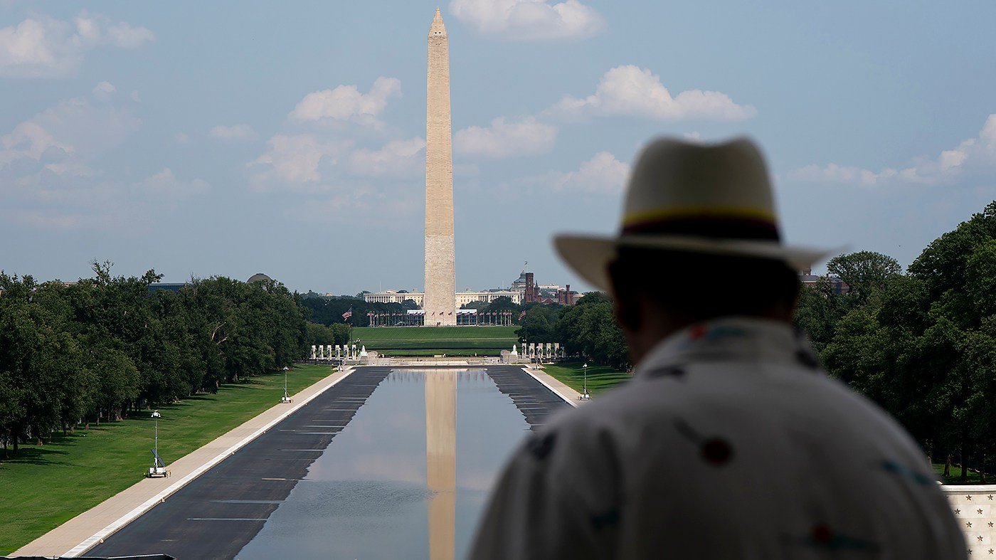 Judge presses prosecutors on Trump pressure in Lincoln Memorial pool case