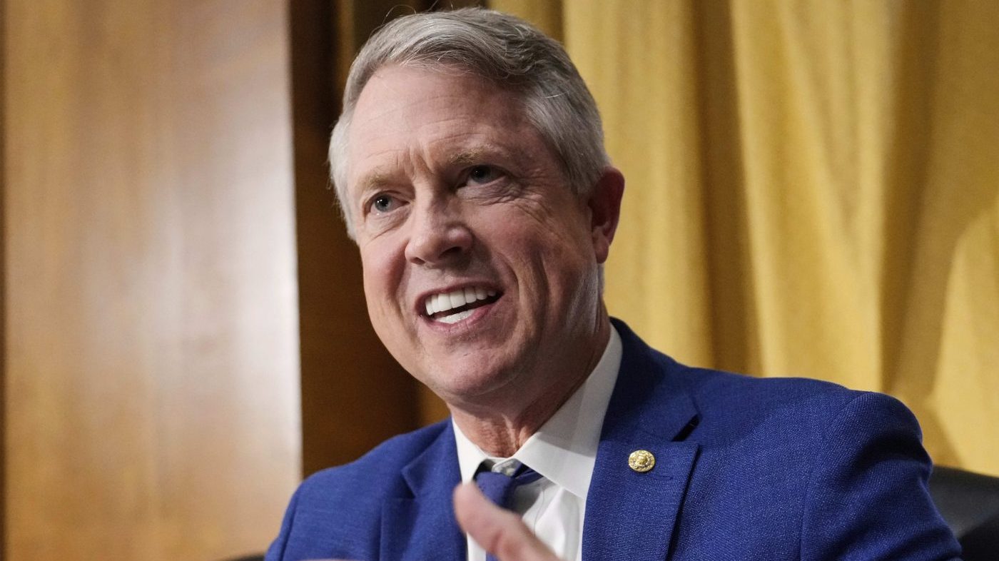 Kansas GOP backs Marshall; Democrat Hamilton awaits in November
