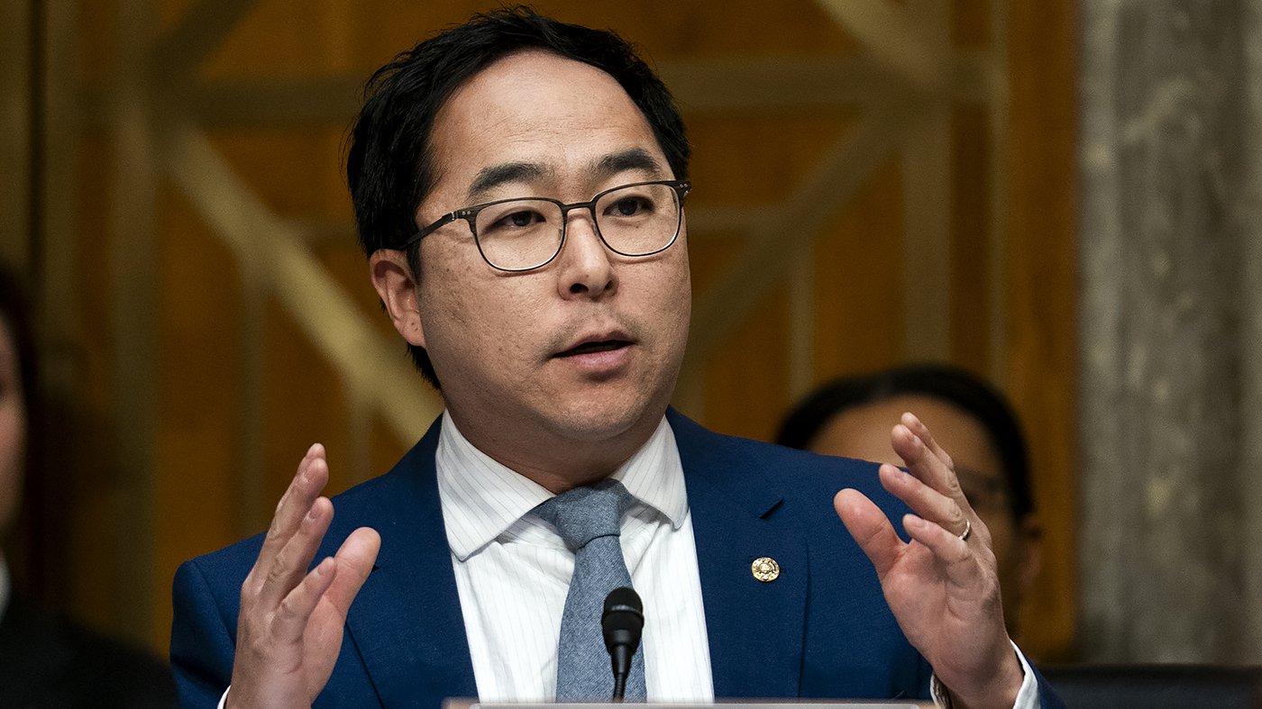 Kim Joins Democrats Demanding Trump's Removal Over Iran Threats