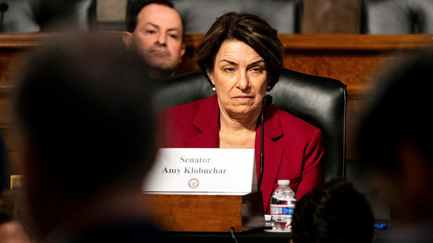 Klobuchar Calls for Apology After Schmitt Confuses NBA's Hawks with Iowa Hawkeyes